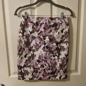 Ann Taylor Purple and White Knee-Length Pencil Skirt for Work. NWOT