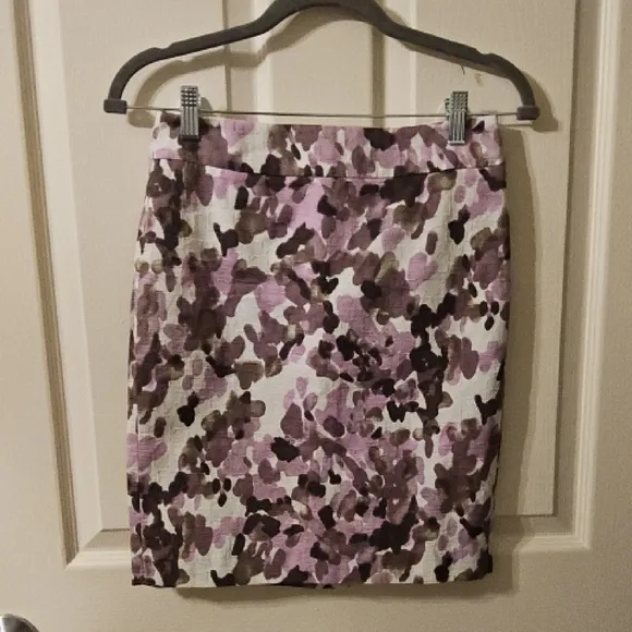 Ann Taylor Purple and White Knee-Length Pencil Skirt for Work. NWOT