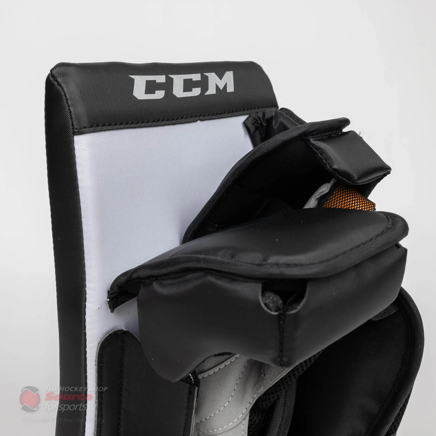 CCM Extreme Flex E5.5 Senior Goalie Blocker - Source Exclusive