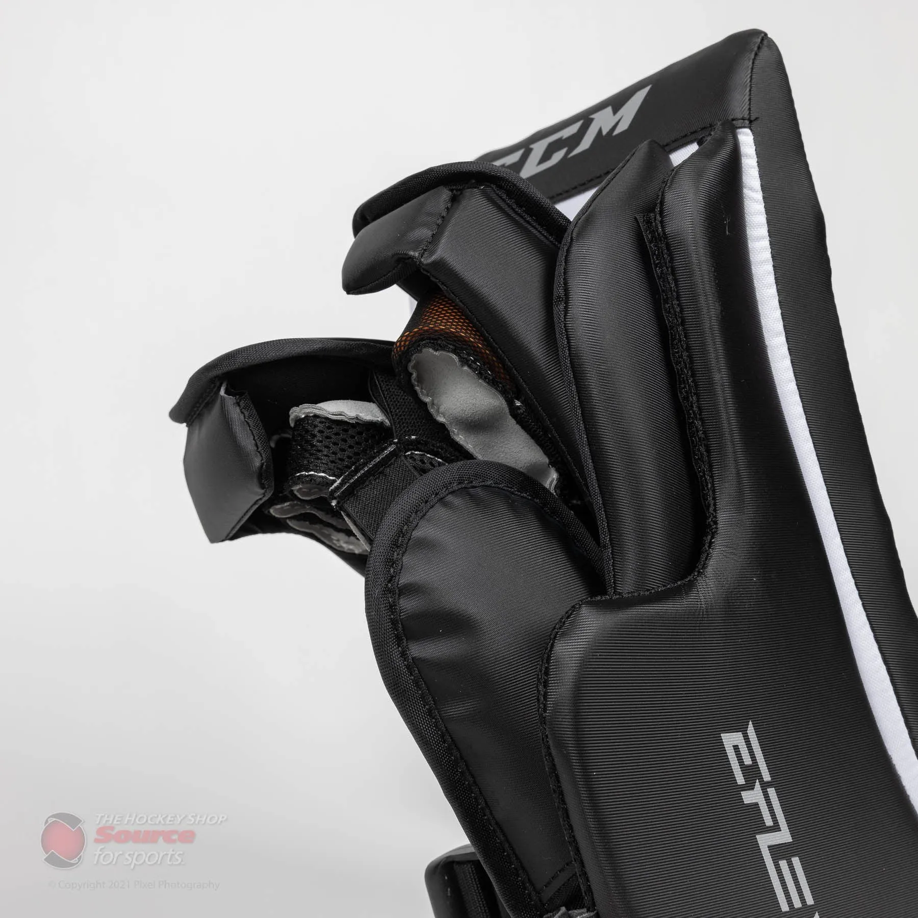 CCM Extreme Flex E5.5 Senior Goalie Blocker - Source Exclusive