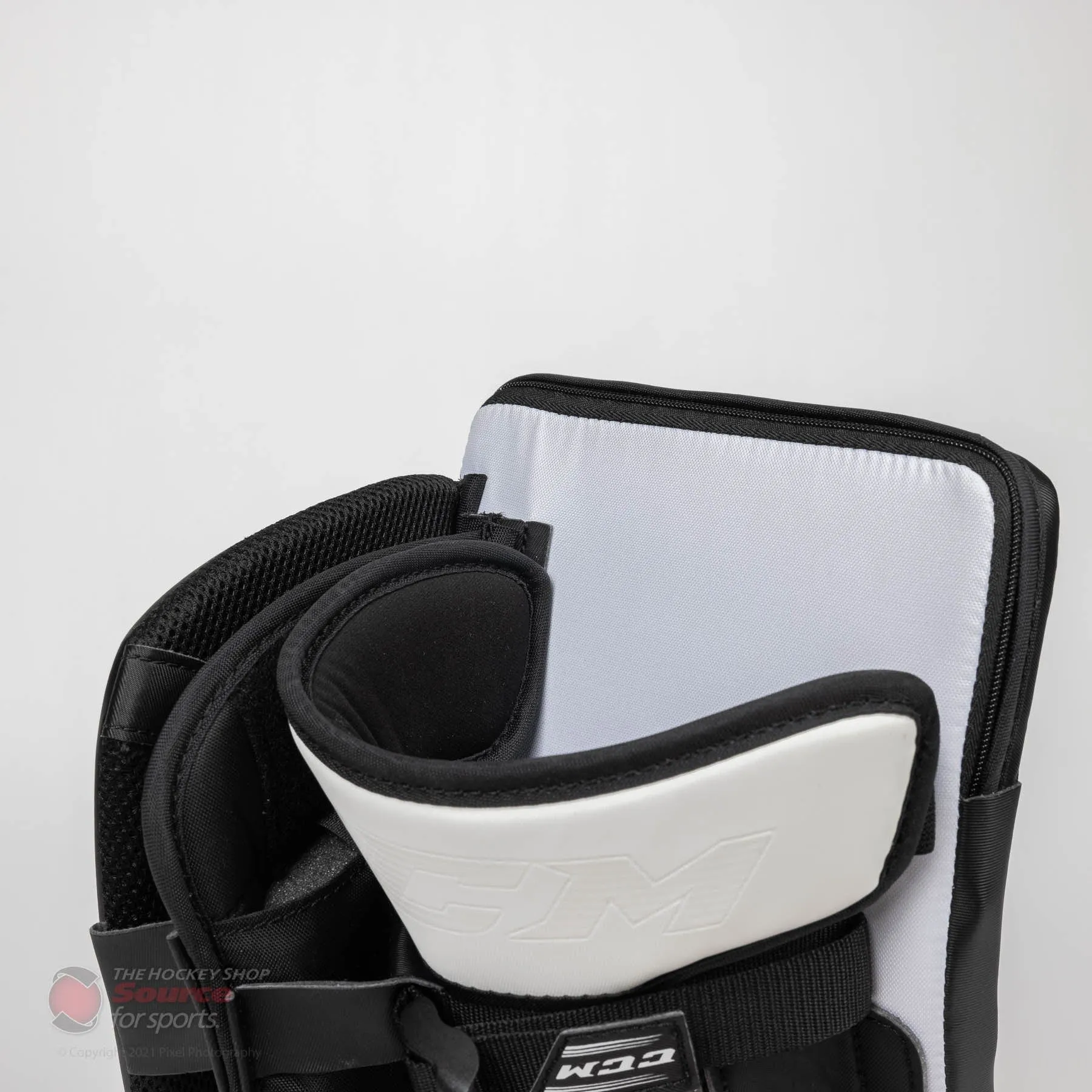 CCM Extreme Flex E5.5 Senior Goalie Blocker - Source Exclusive