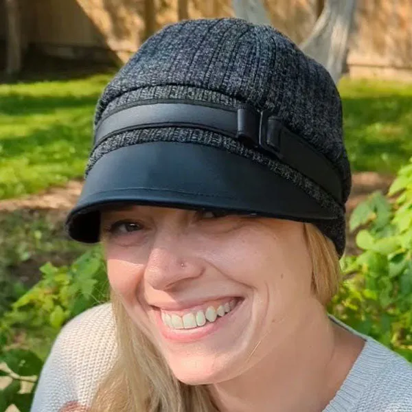 Fabulous scrap happy fashion cap, perfect for fall-winter, full pattern, in digital format , in 3 head sizes
