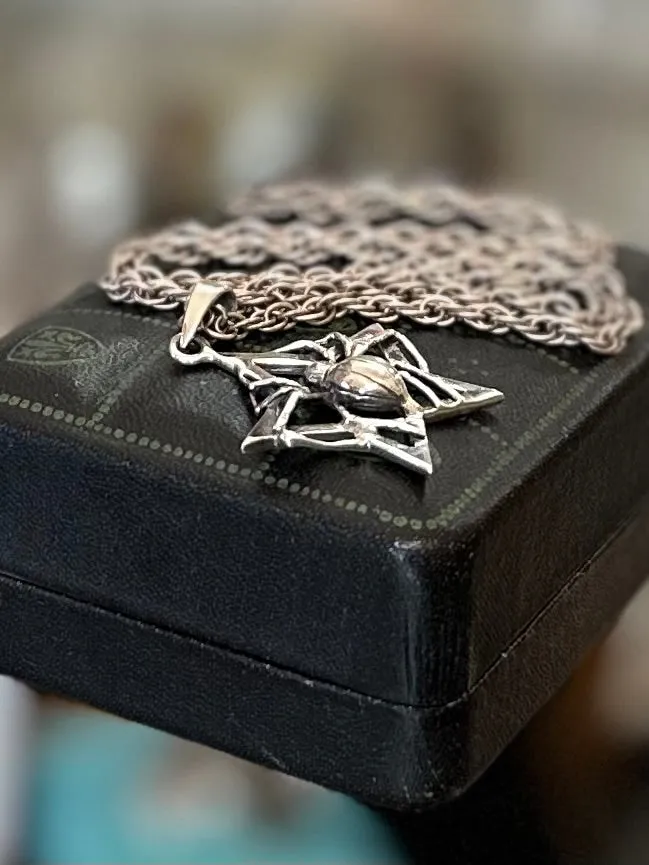 Gothic Sterling Silver Spider Star Black Widow Pendant Necklace Hook Clasp 19”