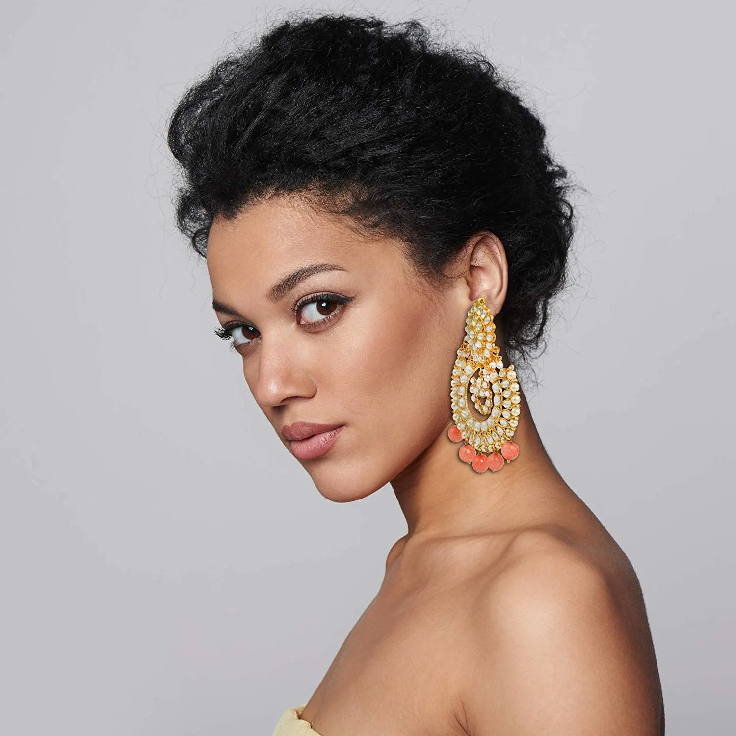 Karatcart GoldPlated Kundan Chandbali Earrings with Maangtikka