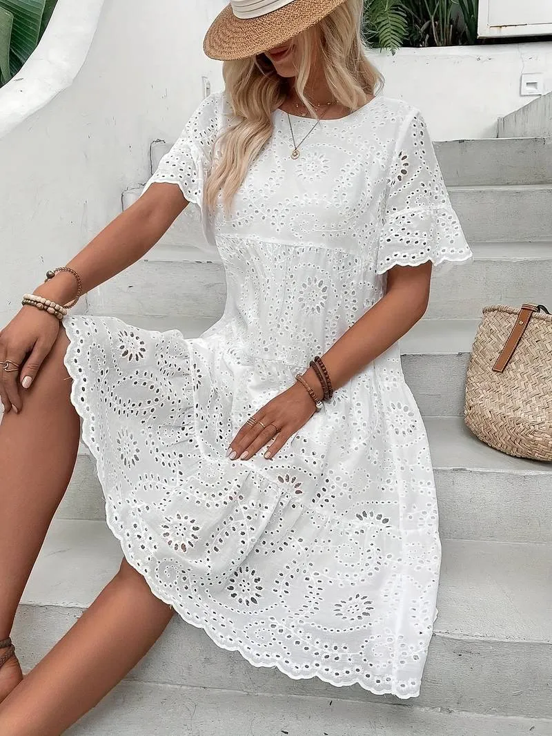 Sophia: A casual round-neck, short-sleeved dress